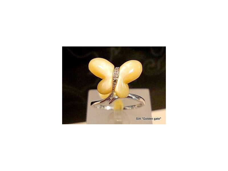 Кольцо с бриллиантами и перламутром