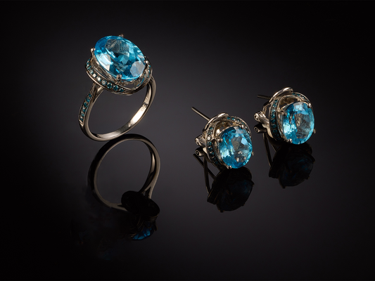 Комплект с бриллиантами и голубыми топазами