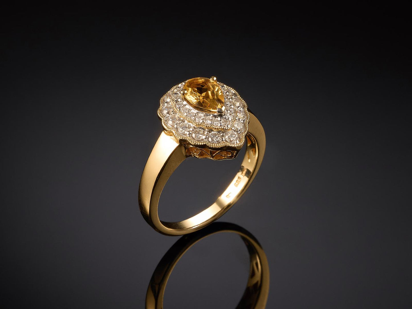 Кольцо с бриллиантами и цитрином