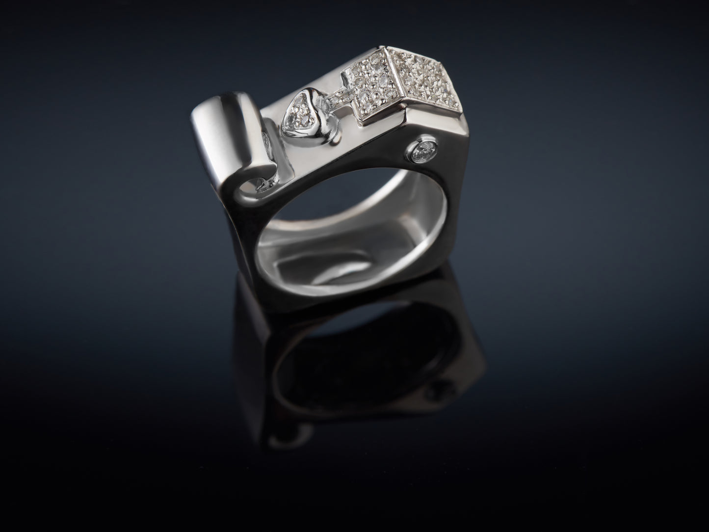 Кольцо с бриллиантами