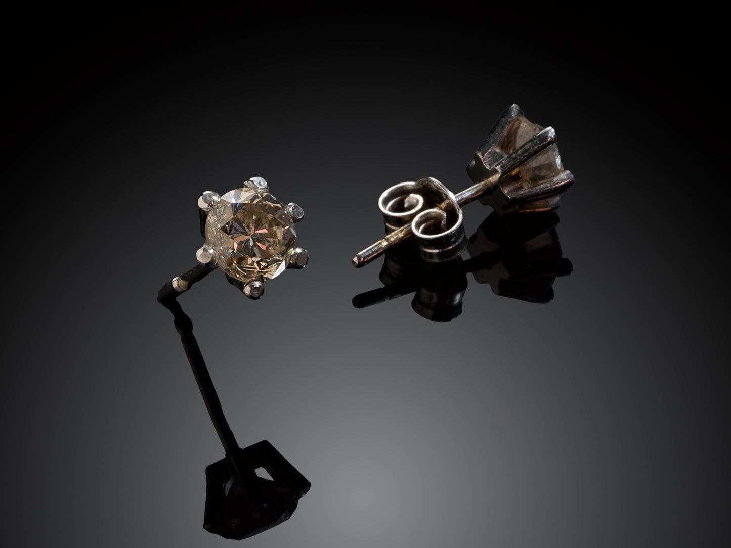 18kt white gold diamond earrings