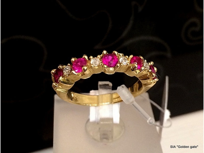 Кольцо с цирконами и корундами