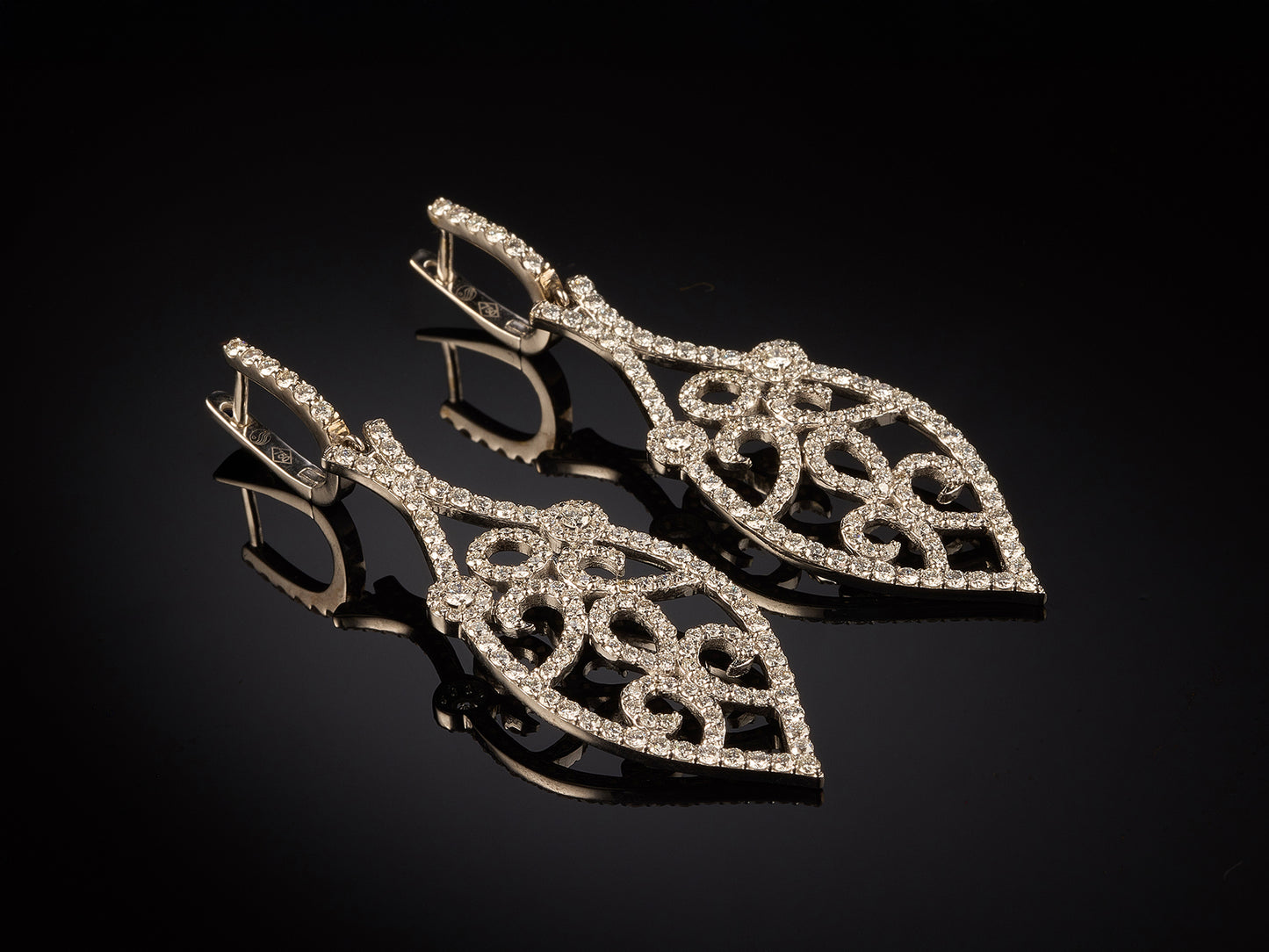 18kt white gold diamond earrings