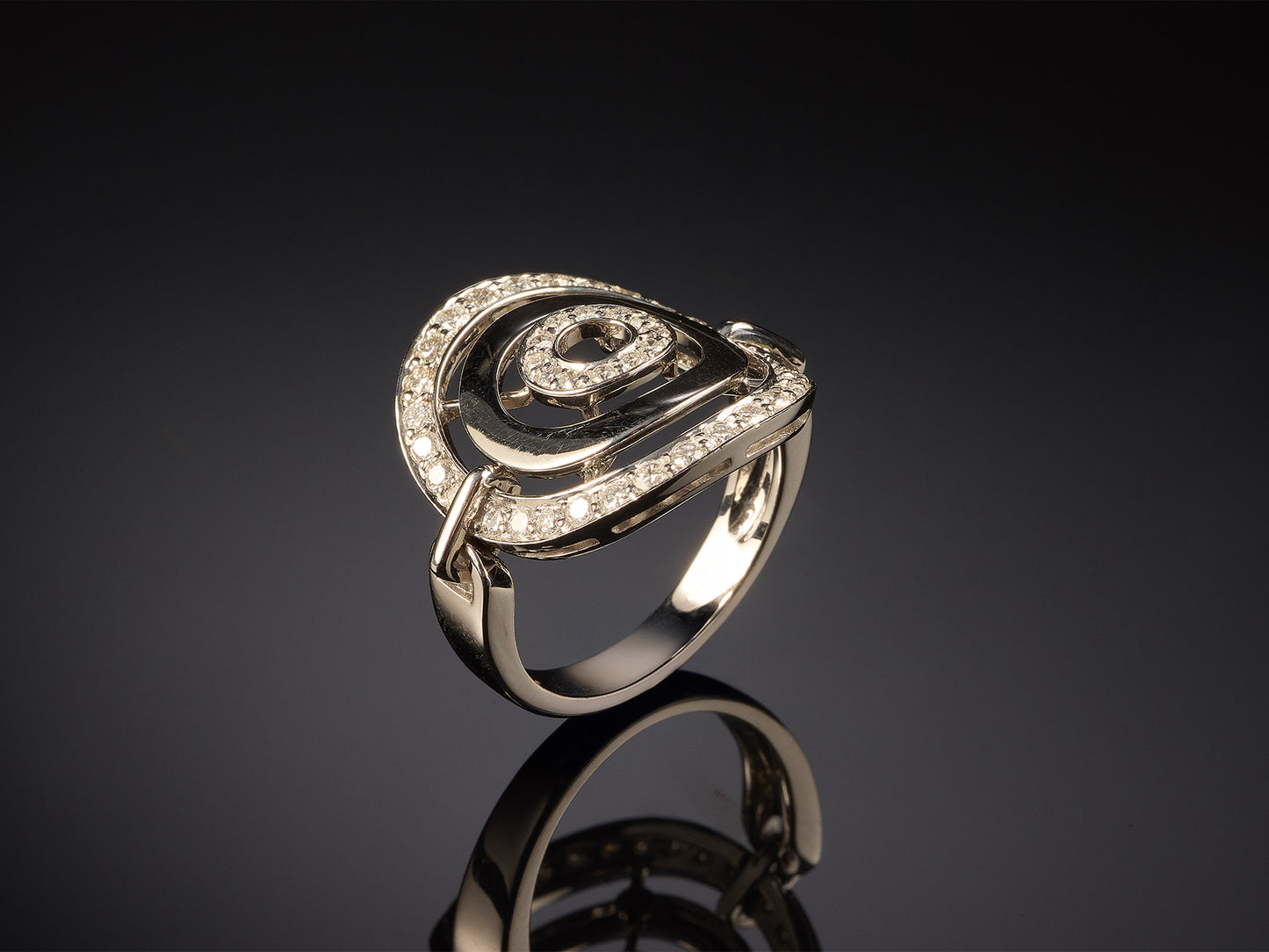 Кольцо с бриллиантами