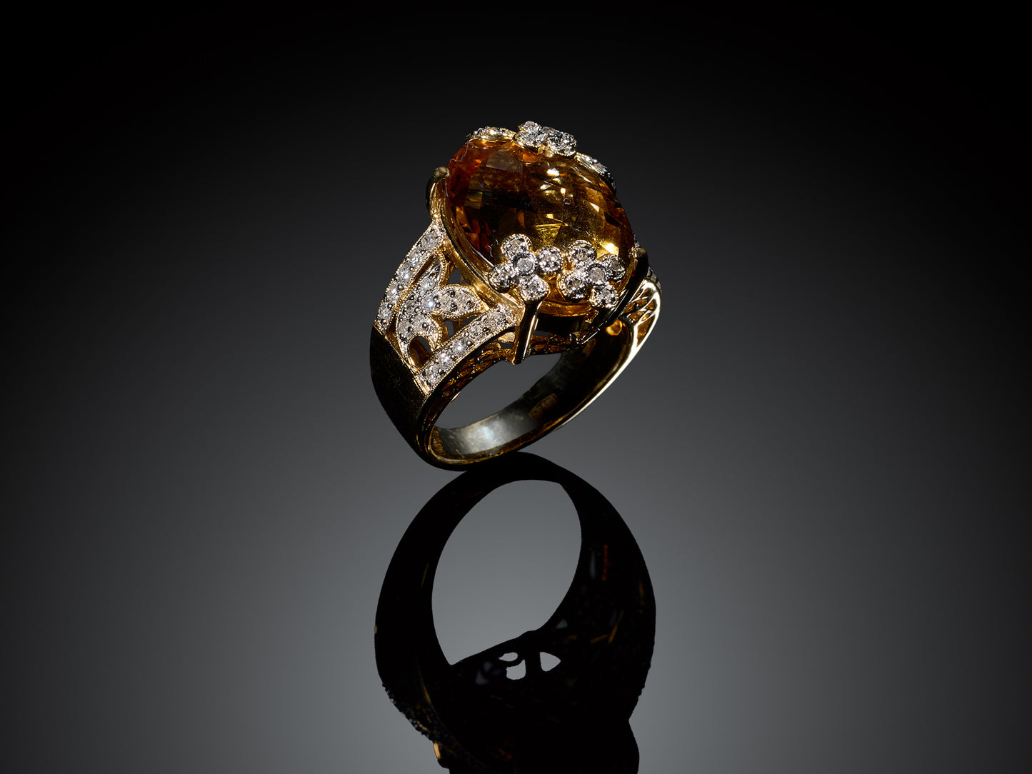 Кольцо с бриллиантами и цитрином