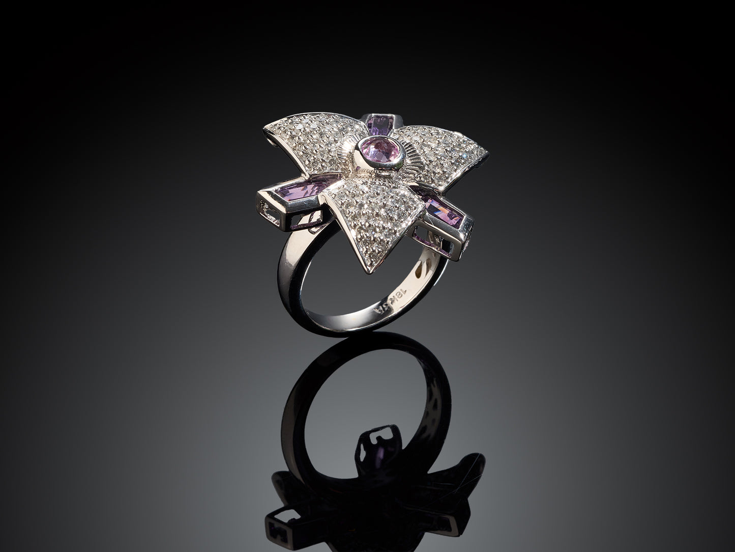 Кольцо с бриллиантами и аметистами