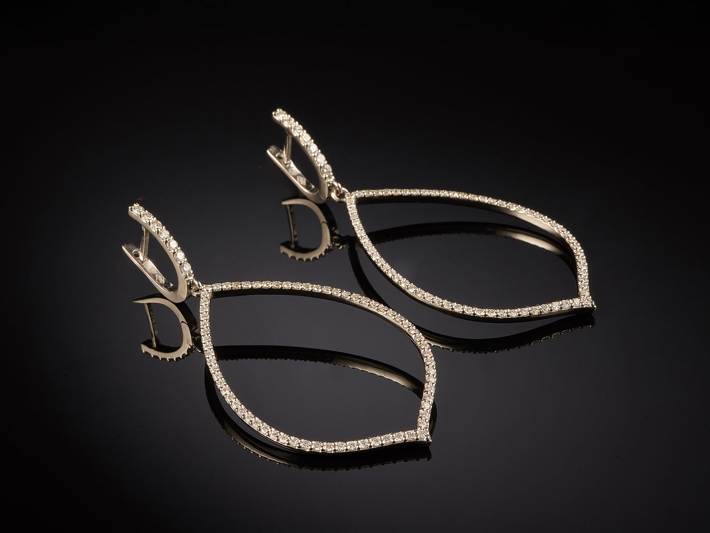 18kt white gold diamond earrings