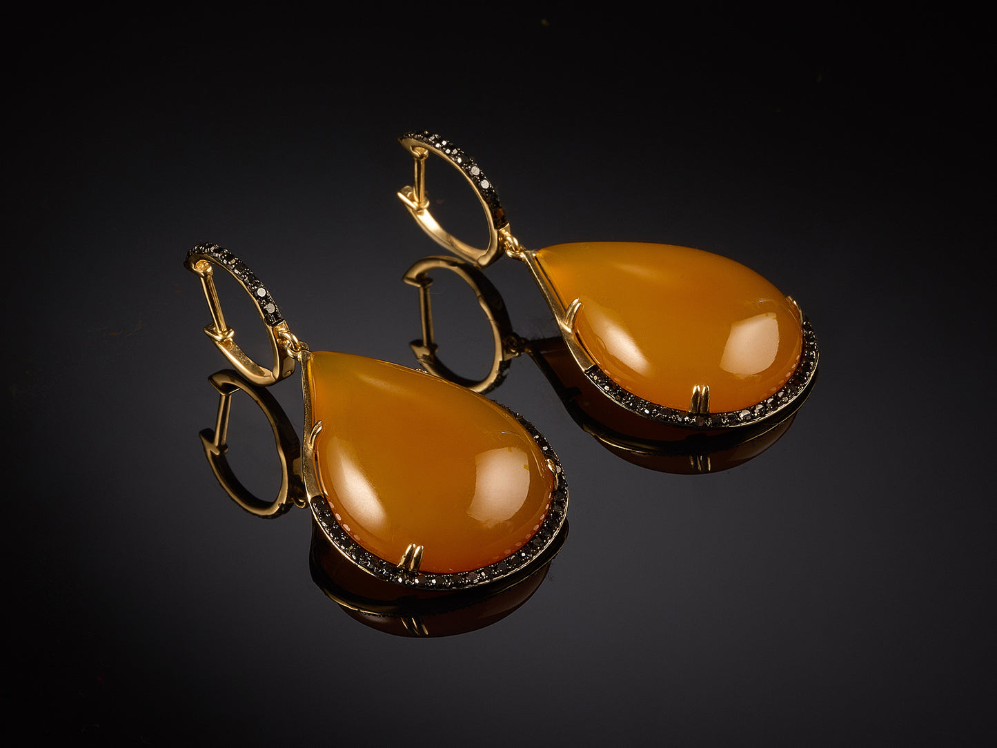 14kt yellow gold agate and diamond earring