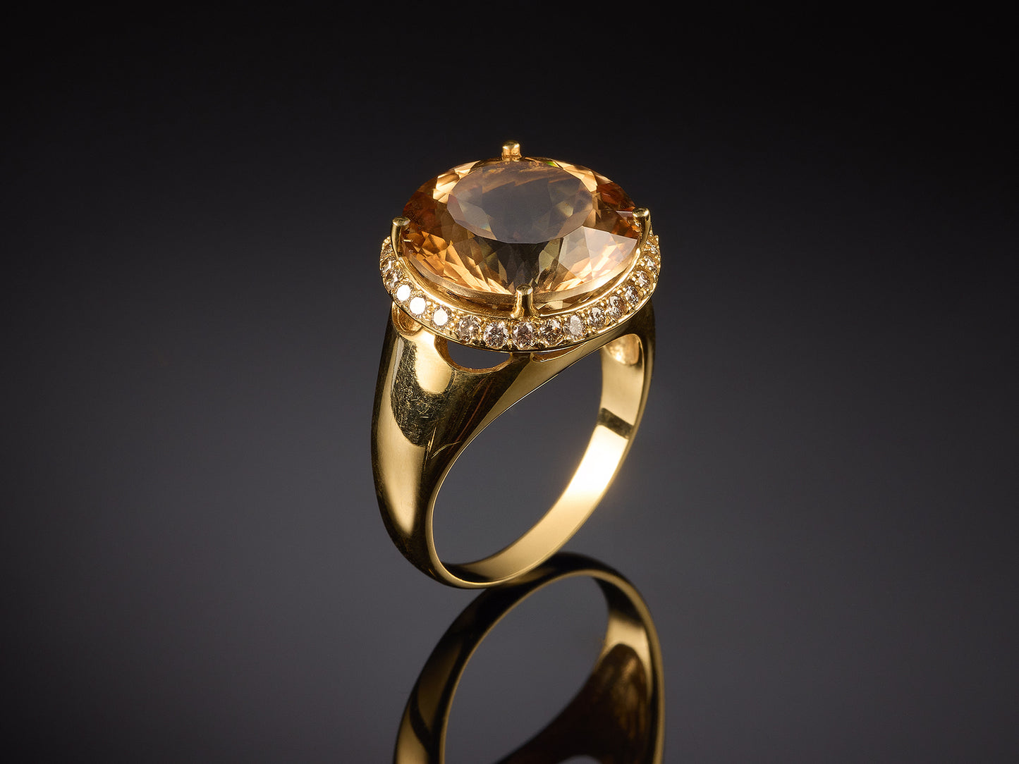 Gredzens ar briljantiem un citrīnu