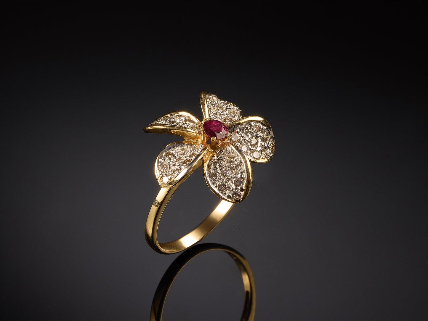 Кольцо с бриллиантами и турмалином