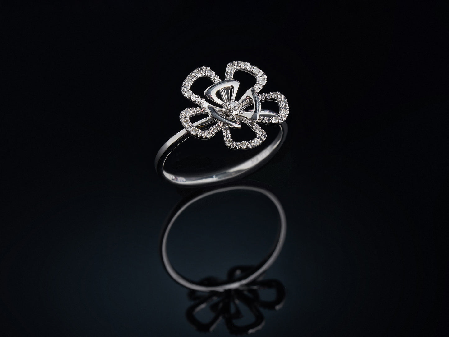 14kt white gold diamond ring