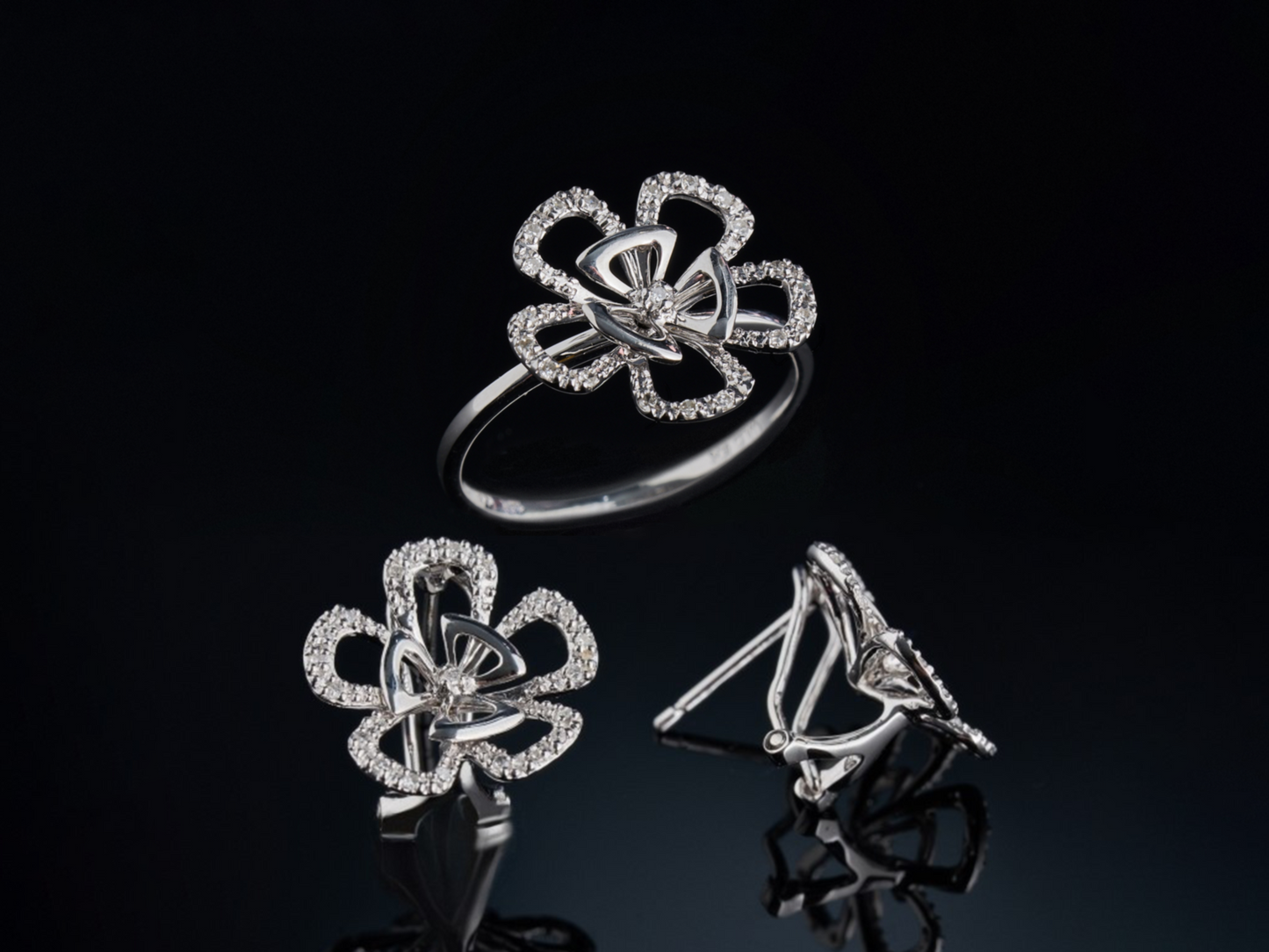 Комплект с бриллиантами