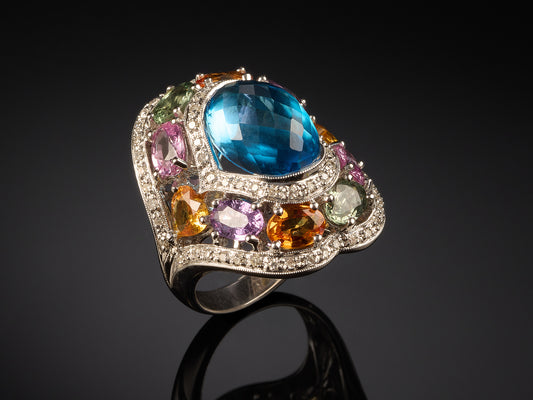 Кольцо с бриллиантами, топазом и цветными сапфирами