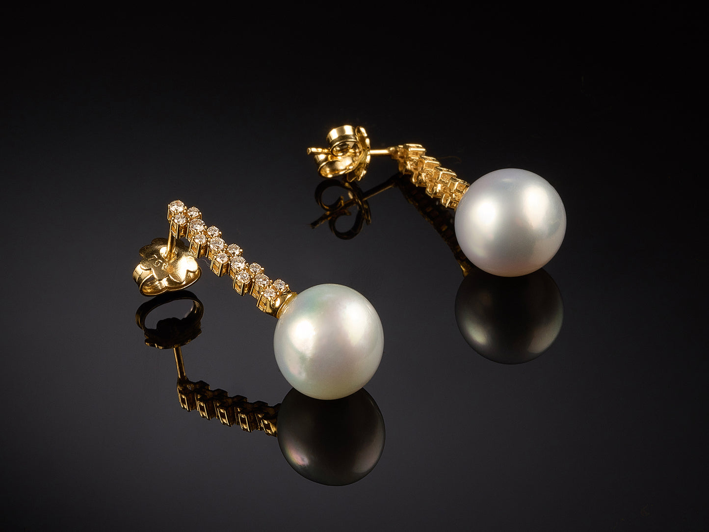 18kt yellow gold pearl and diamond earrings