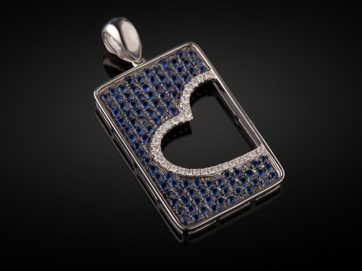 Кулон с бриллиантами и сапфирами