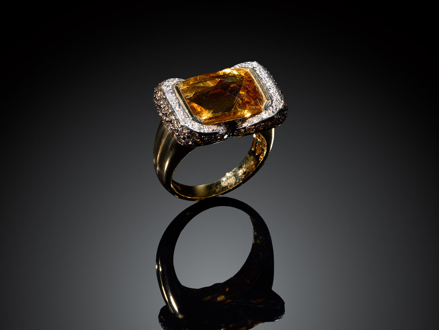 Кольцо с бриллиантами и цитрином