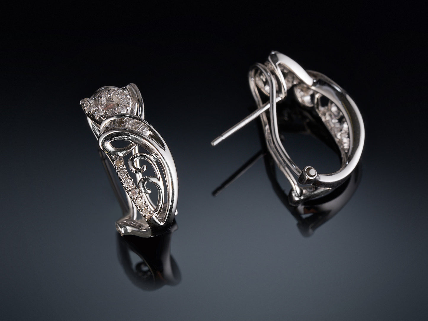 14kt white gold diamond earrings