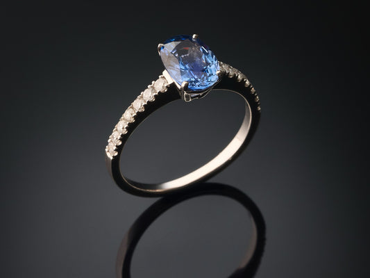 Кольцо с бриллиантами и сапфиром