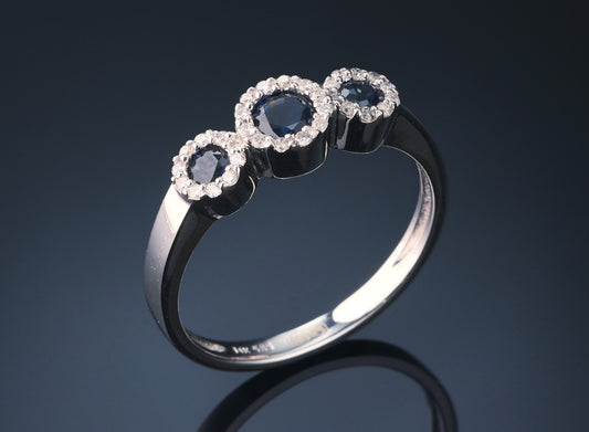 Кольцо с бриллиантами и сапфирами