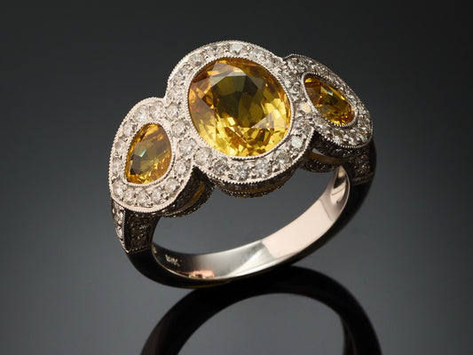 Кольцо с бриллиантами и жёлтыми сапфирами