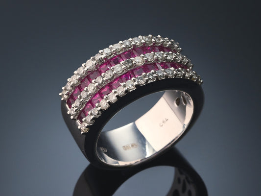 Кольцо с бриллиантами и рубинами