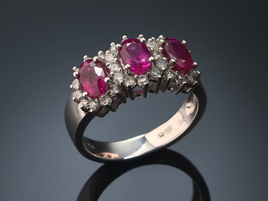 Кольцо с бриллиантами и рубинами