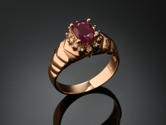 Кольцо с бриллиантами и рубином