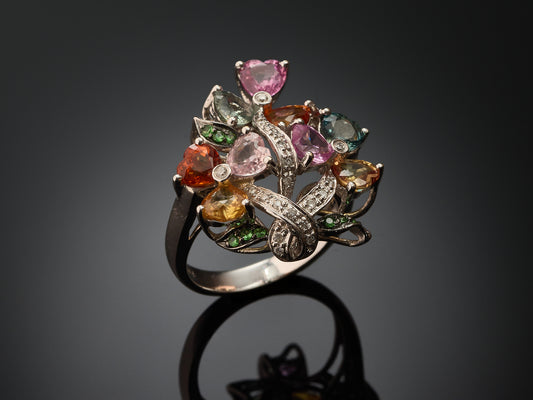 Кольцо с бриллиантами, цветными сапфирами и цаворитами