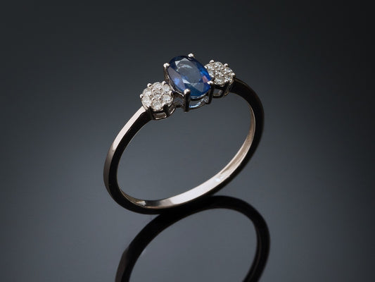 Кольцо с бриллиантами и сапфиром
