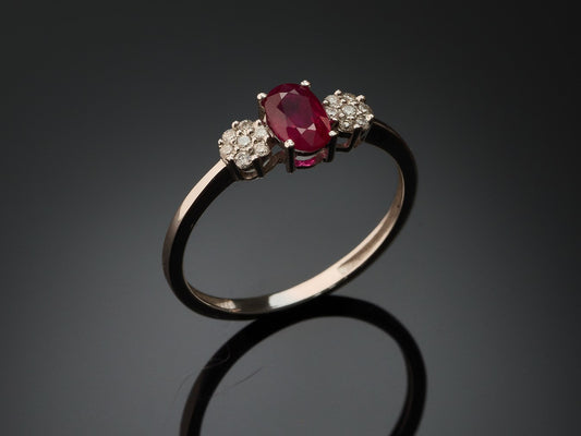 Кольцо с бриллиатнами и рубином