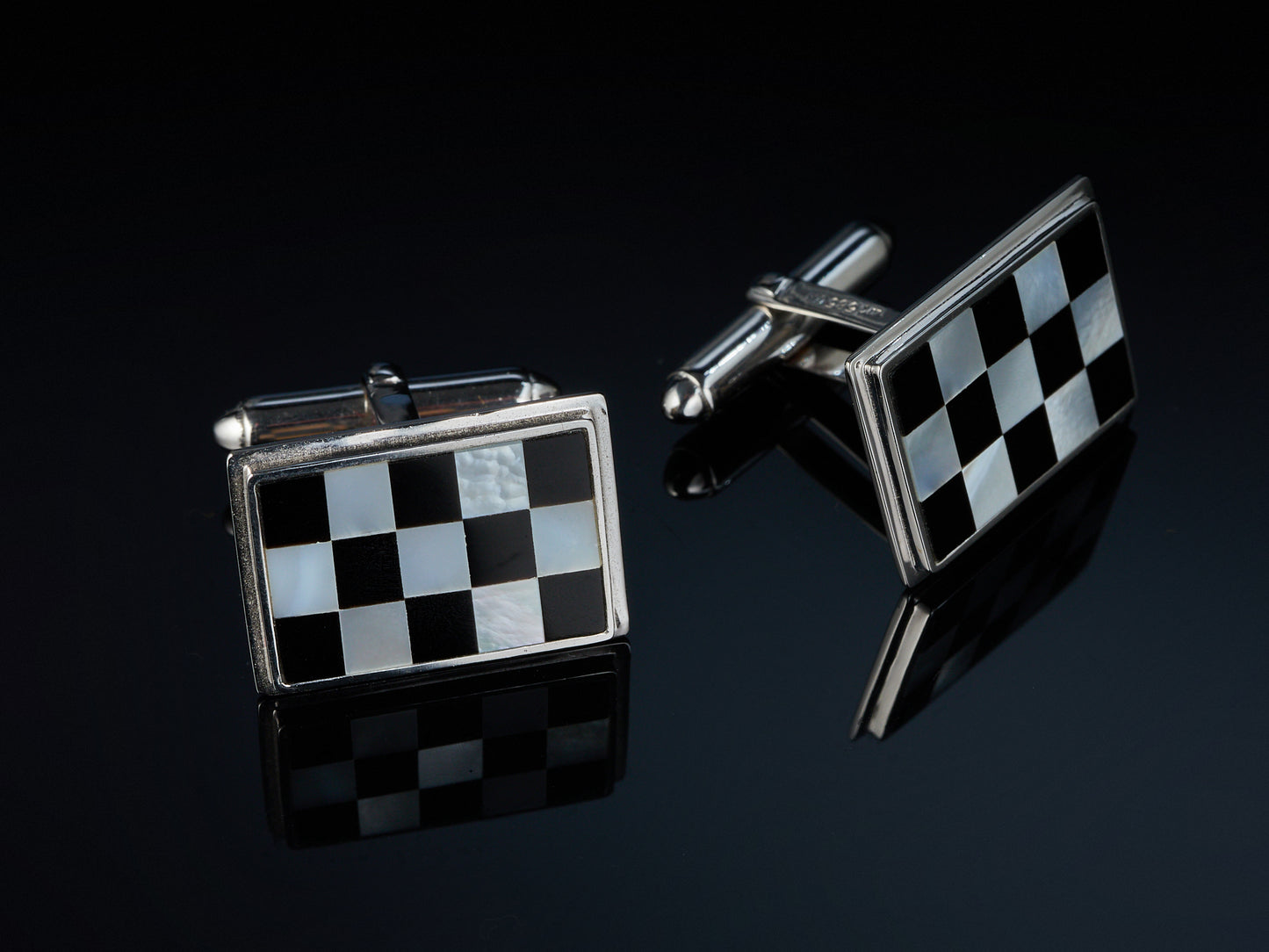 Запонки с перламутром