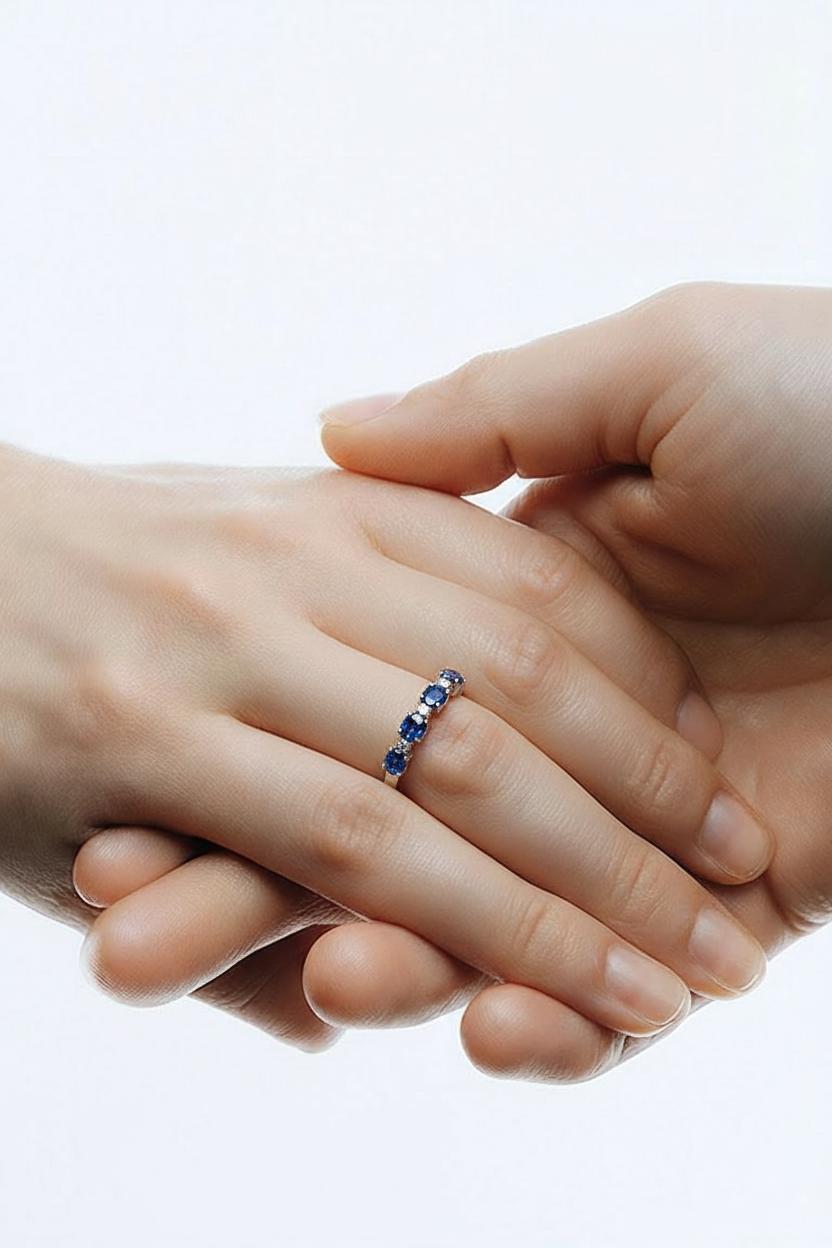 Кольцо с бриллиантами и сапфирами