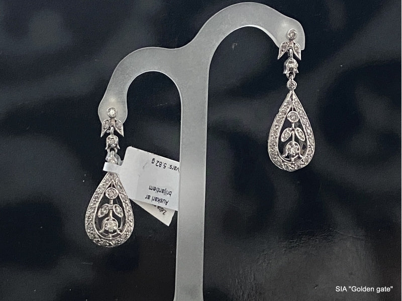14kt white gold diamond earring