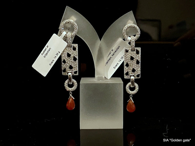 Серьги с бриллиантами, ониксом и халцедоном