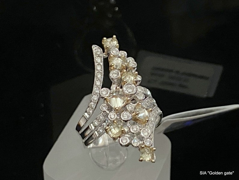 Кольцо с бриллиантами