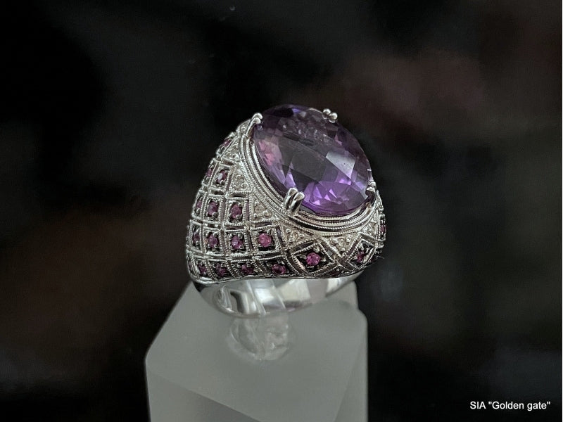 Кольцо с бриллиантами, сапфирами и аметистом