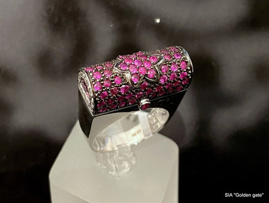 Кольцо с бриллиантами и рубинами