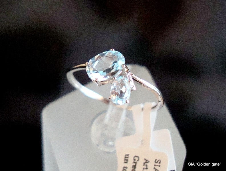 14kt white gold topaz and diamond ring