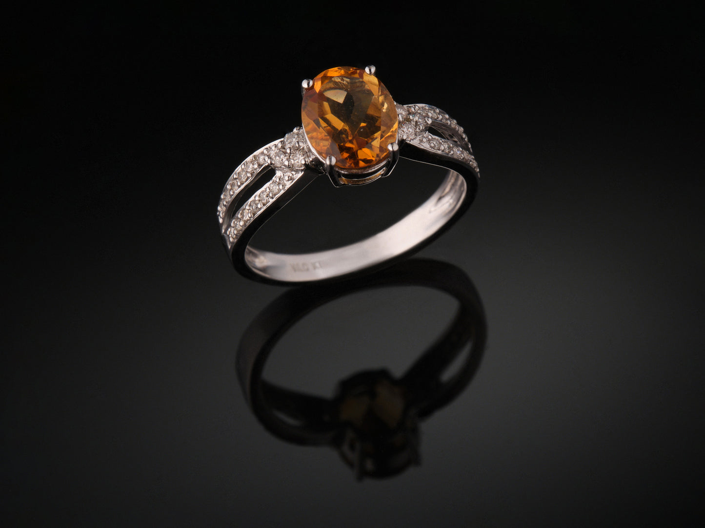 Кольцо с бриллиантами и цитрином