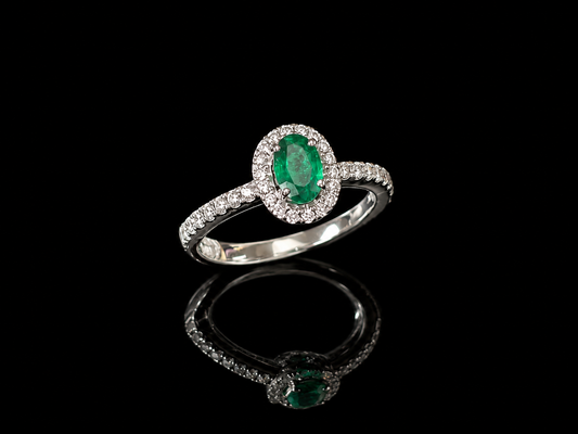 18kt white gold diamond and emerald ring