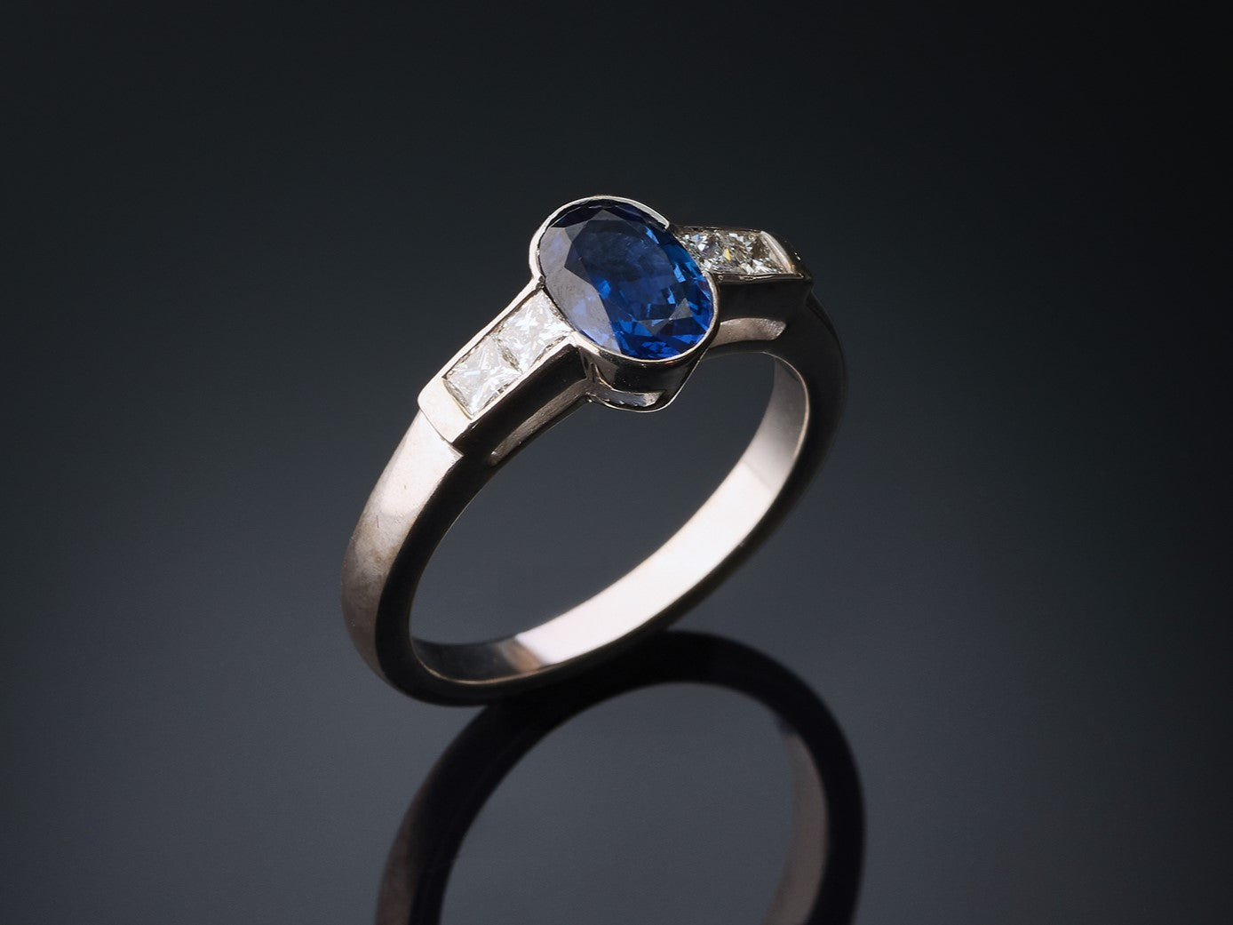 18kt white gold sapphire and diamond ring