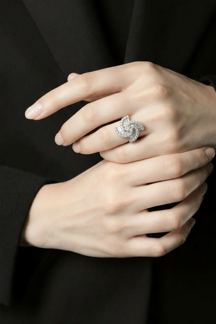 18kt white gold diamond ring