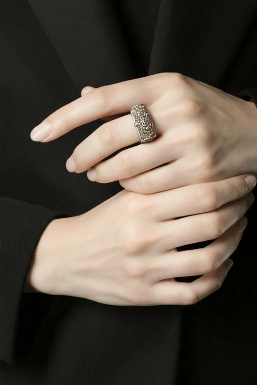 18kt white gold sapphire and diamond ring