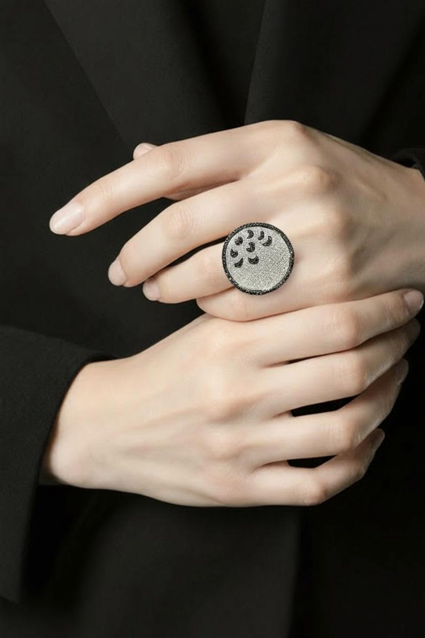 18kt white gold diamond ring